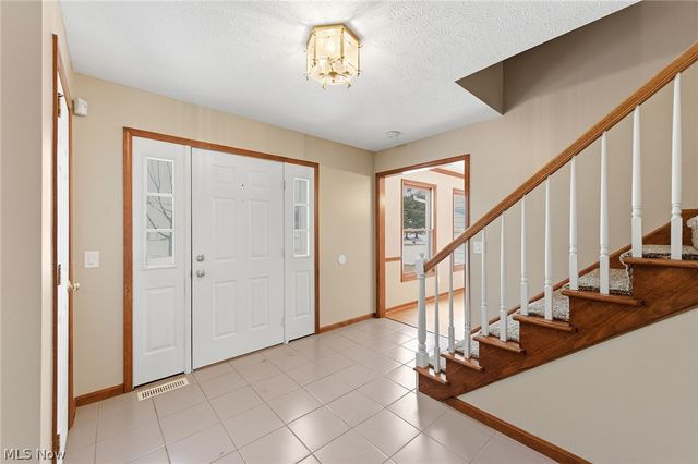 6269 Tourelle Drive, Highland Heights, OH 44143