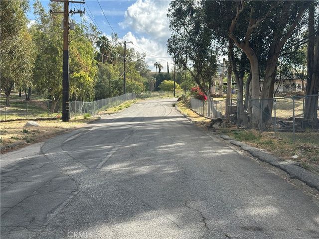 425 ARROWHEAD AVE, San Bernardino, CA 92404