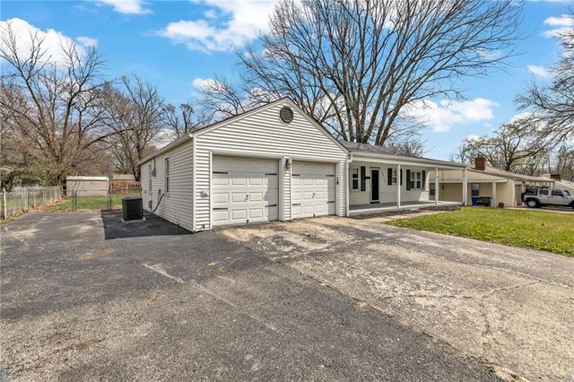 7617 Antioch Road, Overland Park, KS 66204