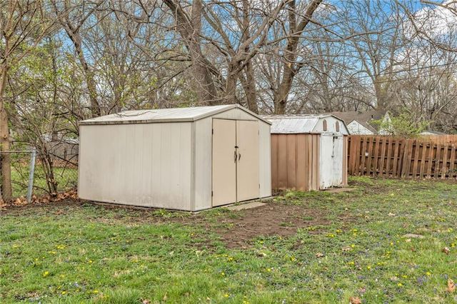 7617 Antioch Road, Overland Park, KS 66204