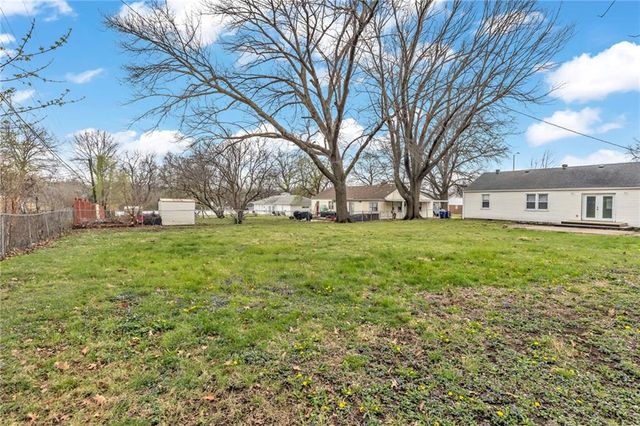 7617 Antioch Road, Overland Park, KS 66204