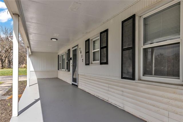 7617 Antioch Road, Overland Park, KS 66204