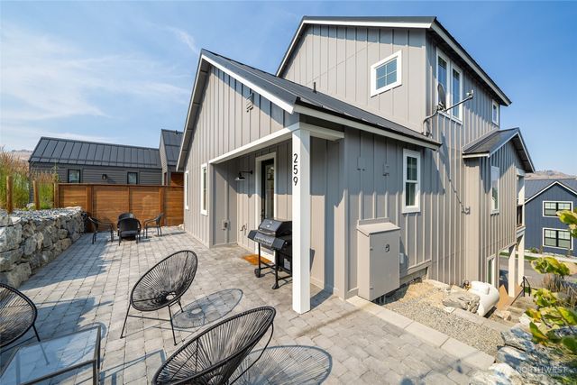 259 Bobcat Lane, Chelan, WA 98816