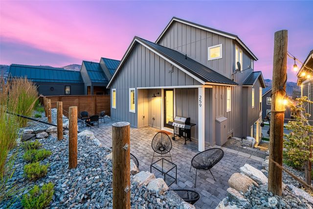 259 Bobcat Lane, Chelan, WA 98816