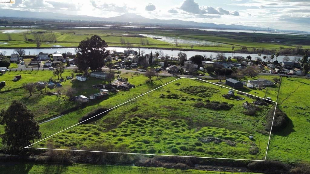 Image 2 of property listing at 2115 E Taylor St, Bethel Island, CA 95219