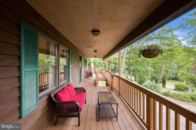 150 LAKE HOLIDAY RD, Cross Junction, VA 22625