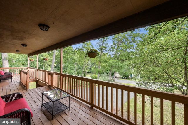 150 LAKE HOLIDAY RD, Cross Junction, VA 22625