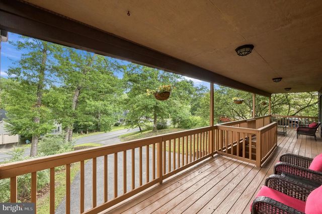 150 LAKE HOLIDAY RD, Cross Junction, VA 22625