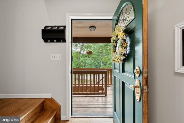 150 LAKE HOLIDAY RD, Cross Junction, VA 22625