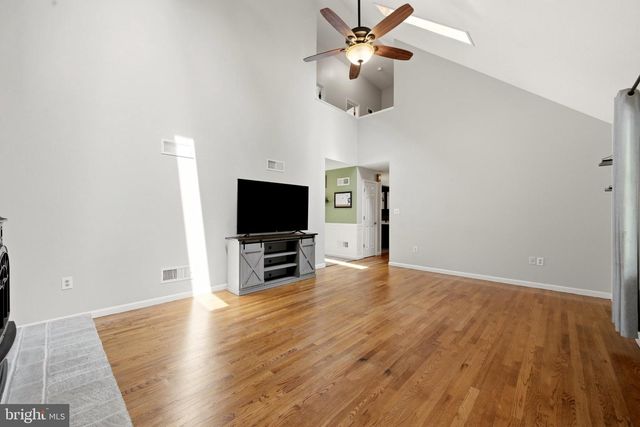 150 LAKE HOLIDAY RD, Cross Junction, VA 22625
