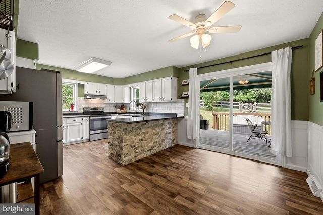 150 LAKE HOLIDAY RD, Cross Junction, VA 22625