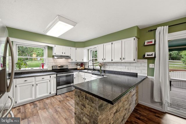 150 LAKE HOLIDAY RD, Cross Junction, VA 22625