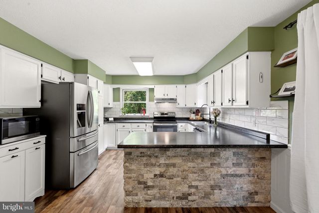 150 LAKE HOLIDAY RD, Cross Junction, VA 22625