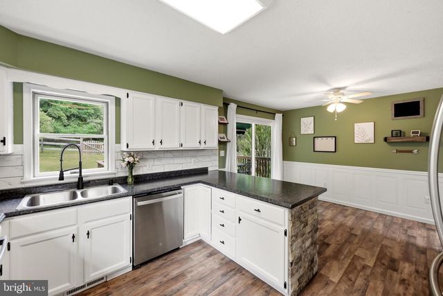 150 LAKE HOLIDAY RD, Cross Junction, VA 22625