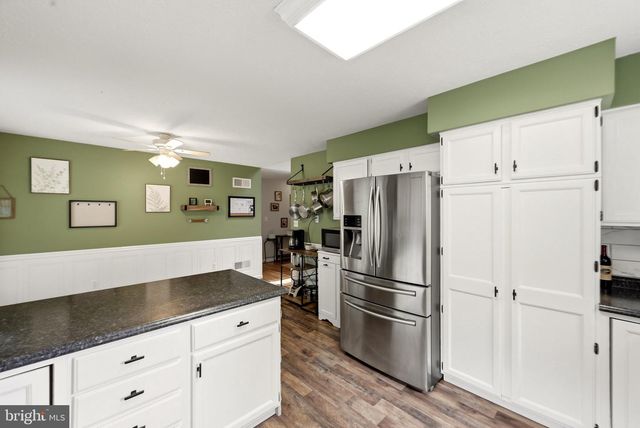 150 LAKE HOLIDAY RD, Cross Junction, VA 22625
