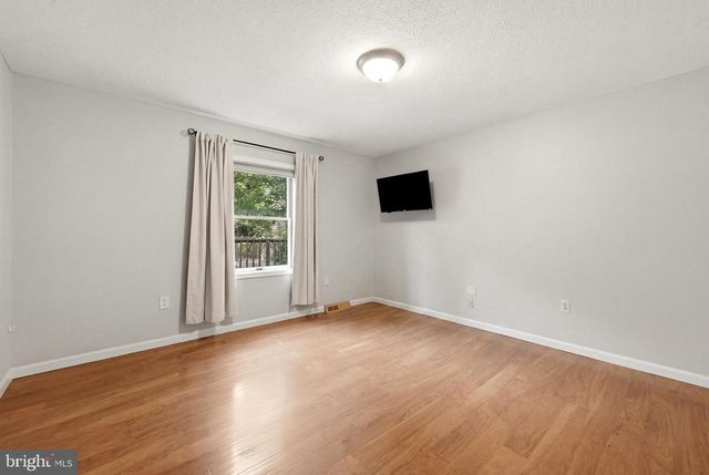 150 LAKE HOLIDAY RD, Cross Junction, VA 22625