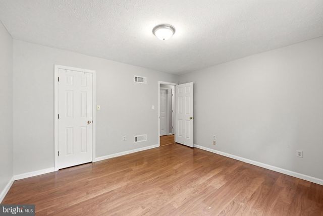 150 LAKE HOLIDAY RD, Cross Junction, VA 22625
