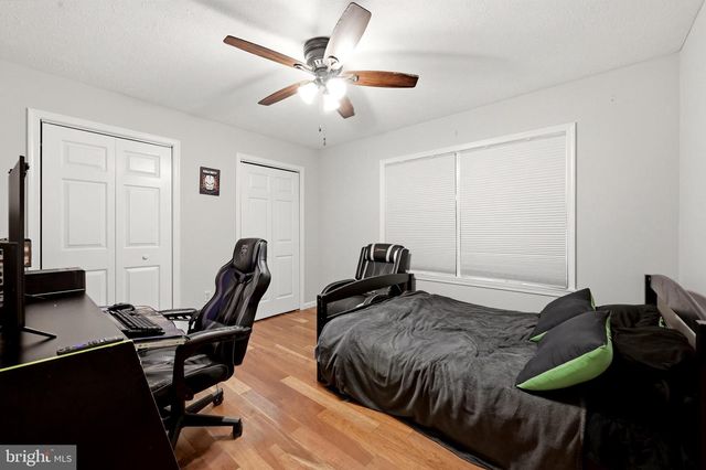 150 LAKE HOLIDAY RD, Cross Junction, VA 22625