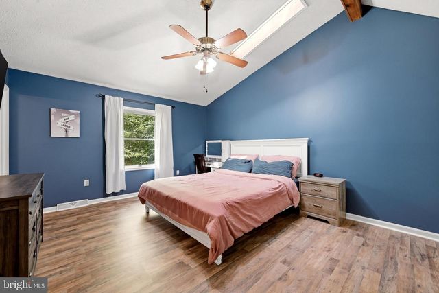 150 LAKE HOLIDAY RD, Cross Junction, VA 22625