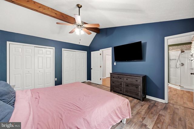 150 LAKE HOLIDAY RD, Cross Junction, VA 22625