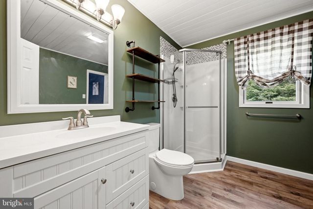 150 LAKE HOLIDAY RD, Cross Junction, VA 22625
