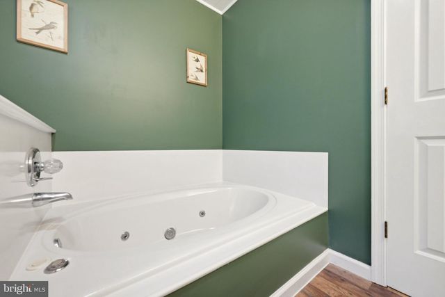 150 LAKE HOLIDAY RD, Cross Junction, VA 22625