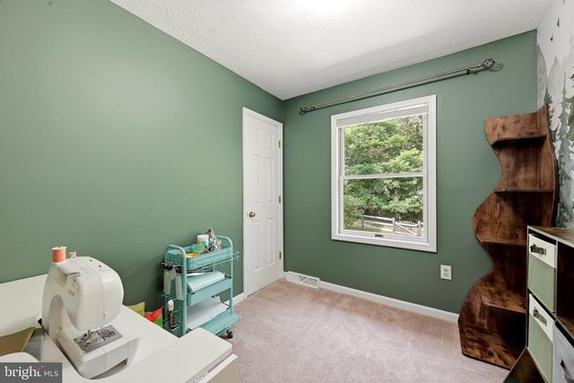 150 LAKE HOLIDAY RD, Cross Junction, VA 22625