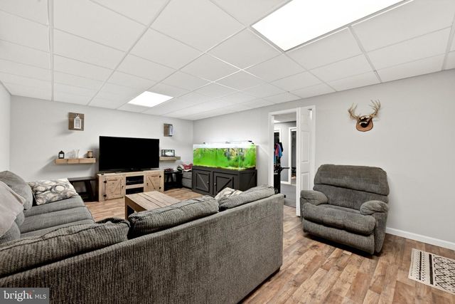 150 LAKE HOLIDAY RD, Cross Junction, VA 22625