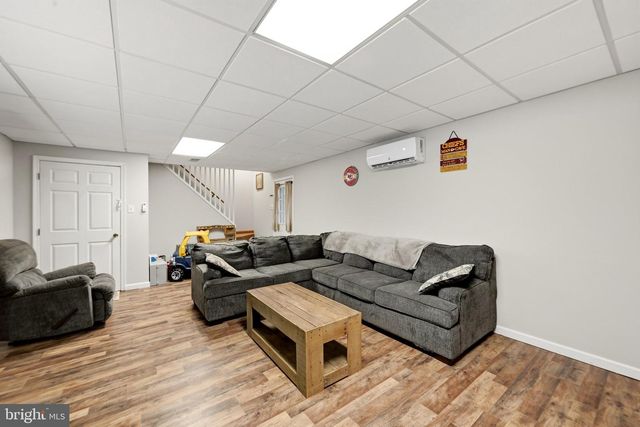 150 LAKE HOLIDAY RD, Cross Junction, VA 22625