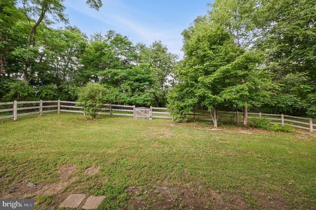 150 LAKE HOLIDAY RD, Cross Junction, VA 22625