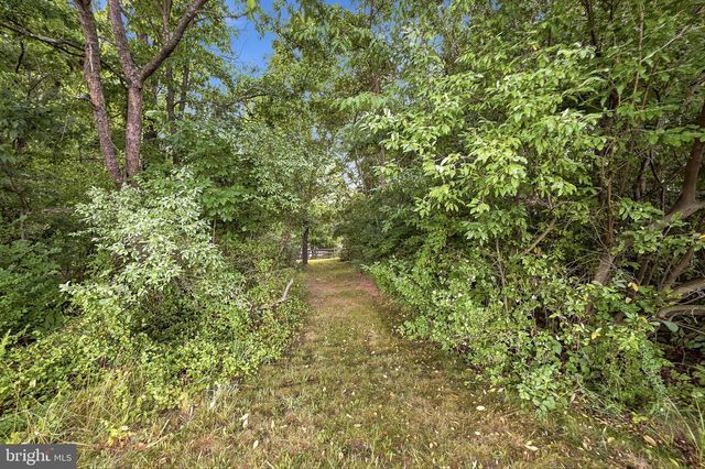 150 LAKE HOLIDAY RD, Cross Junction, VA 22625