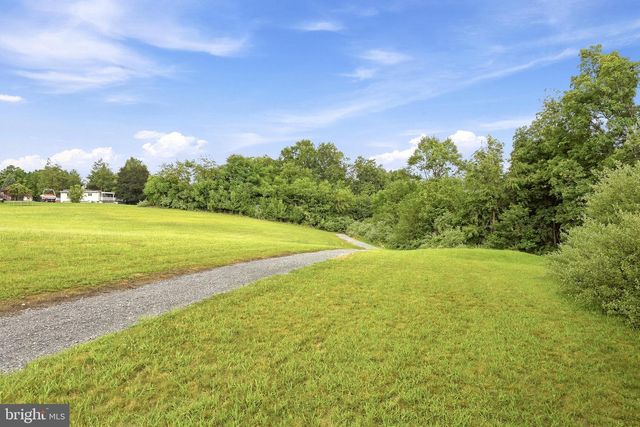 150 LAKE HOLIDAY RD, Cross Junction, VA 22625