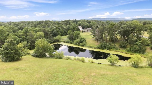 150 LAKE HOLIDAY RD, Cross Junction, VA 22625