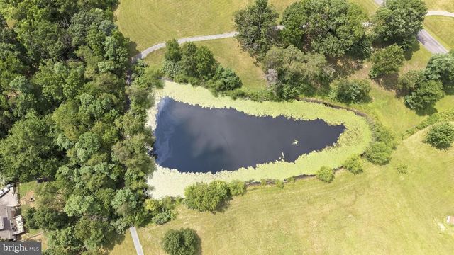150 LAKE HOLIDAY RD, Cross Junction, VA 22625