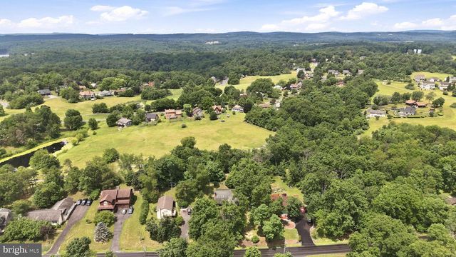 150 LAKE HOLIDAY RD, Cross Junction, VA 22625