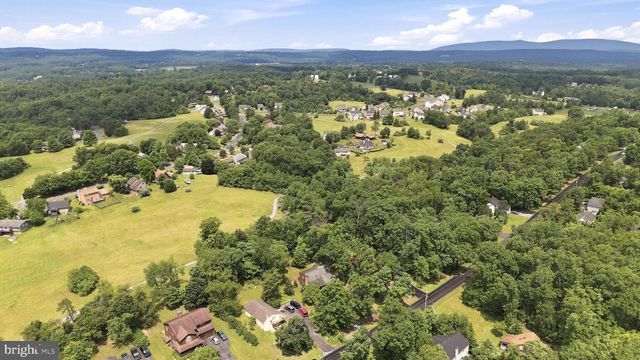 150 LAKE HOLIDAY RD, Cross Junction, VA 22625