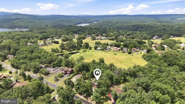 150 LAKE HOLIDAY RD, Cross Junction, VA 22625