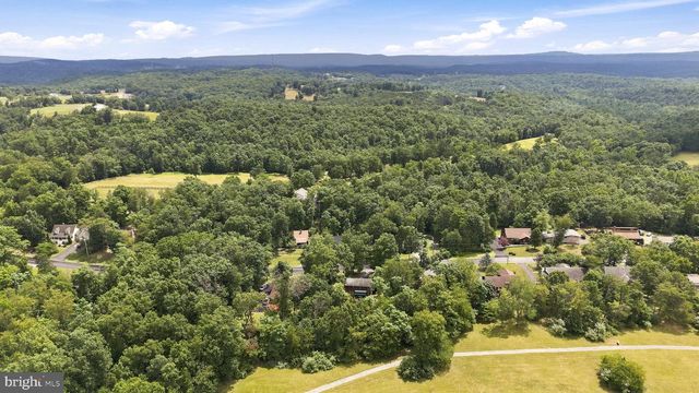 150 LAKE HOLIDAY RD, Cross Junction, VA 22625