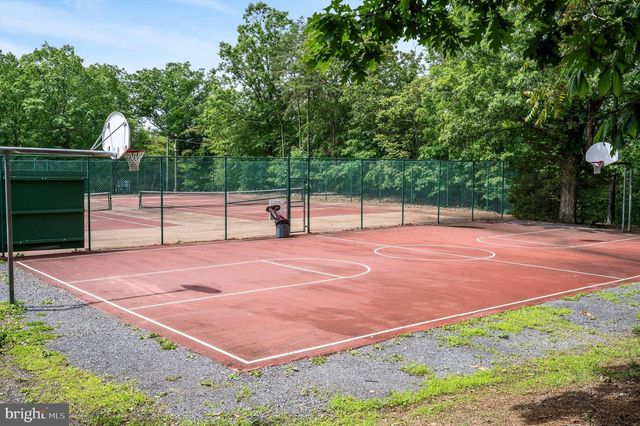 150 LAKE HOLIDAY RD, Cross Junction, VA 22625