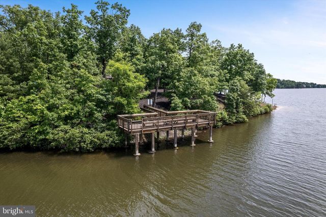 150 LAKE HOLIDAY RD, Cross Junction, VA 22625