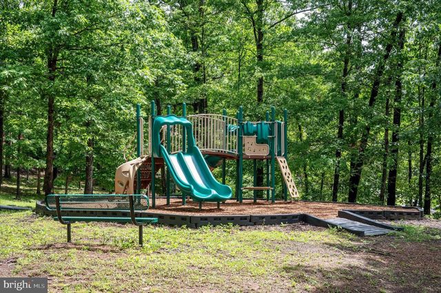 150 LAKE HOLIDAY RD, Cross Junction, VA 22625