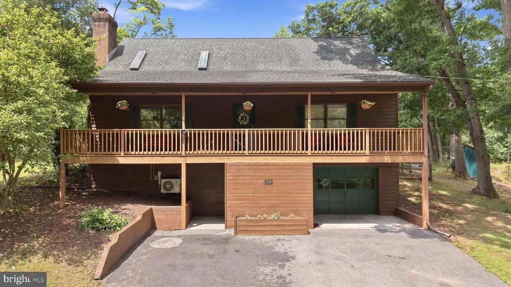 150 LAKE HOLIDAY RD, Cross Junction, VA 22625
