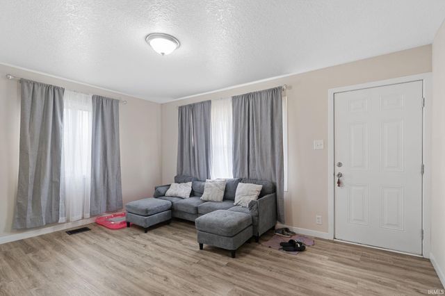 1715 Fleetwood Avenue, Fort Wayne, IN 46803