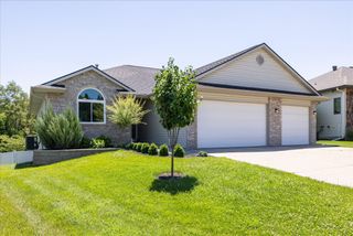 230 E VIEW Drive, Council Bluffs, IA 51503
