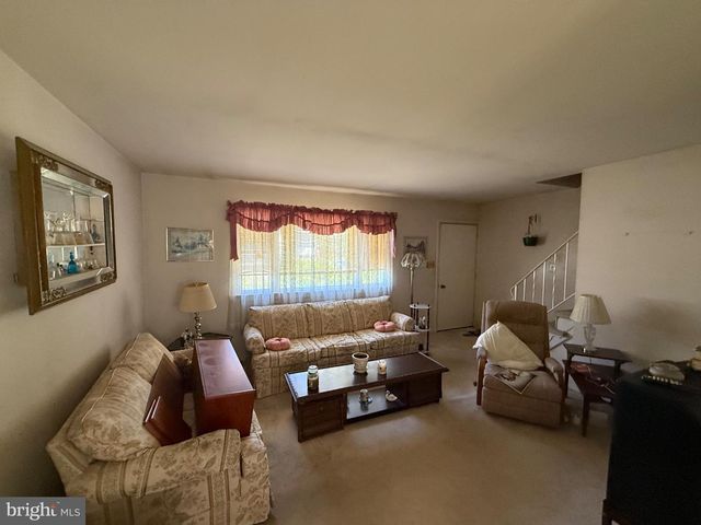 423 HOLMES DR, Burlington, NJ 08016