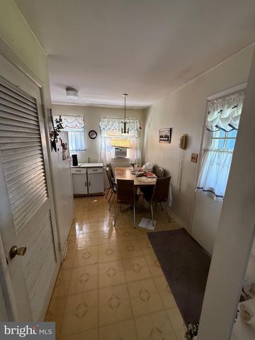 423 HOLMES DR, Burlington, NJ 08016