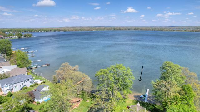 12880 Hazel Drive, Wayland, MI 49348