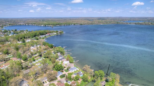 12880 Hazel Drive, Wayland, MI 49348
