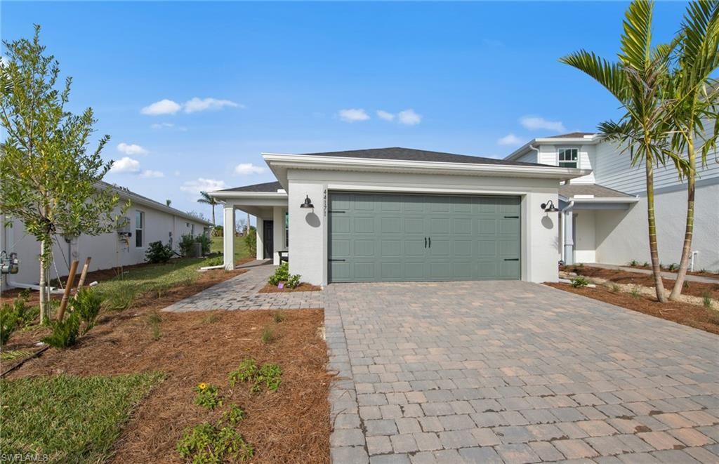 600 Oasis Lake PL, Lehigh Acres, FL 33974