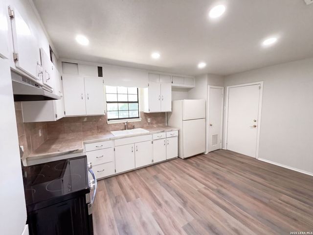 222 COLEBROOK DR, San Antonio, TX 78228